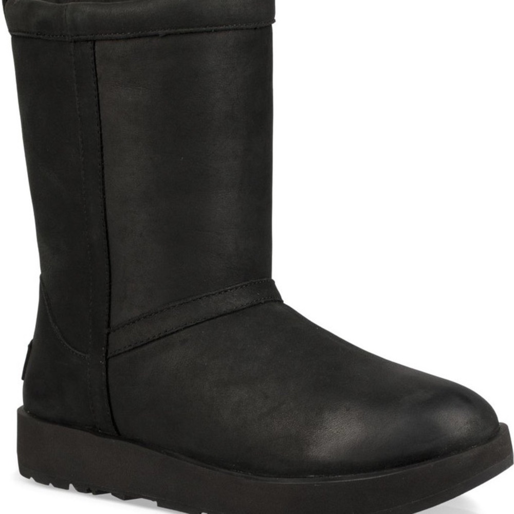 UGG WOMEN'S CLASSIC SHORT LEATHER WATERPROOF
